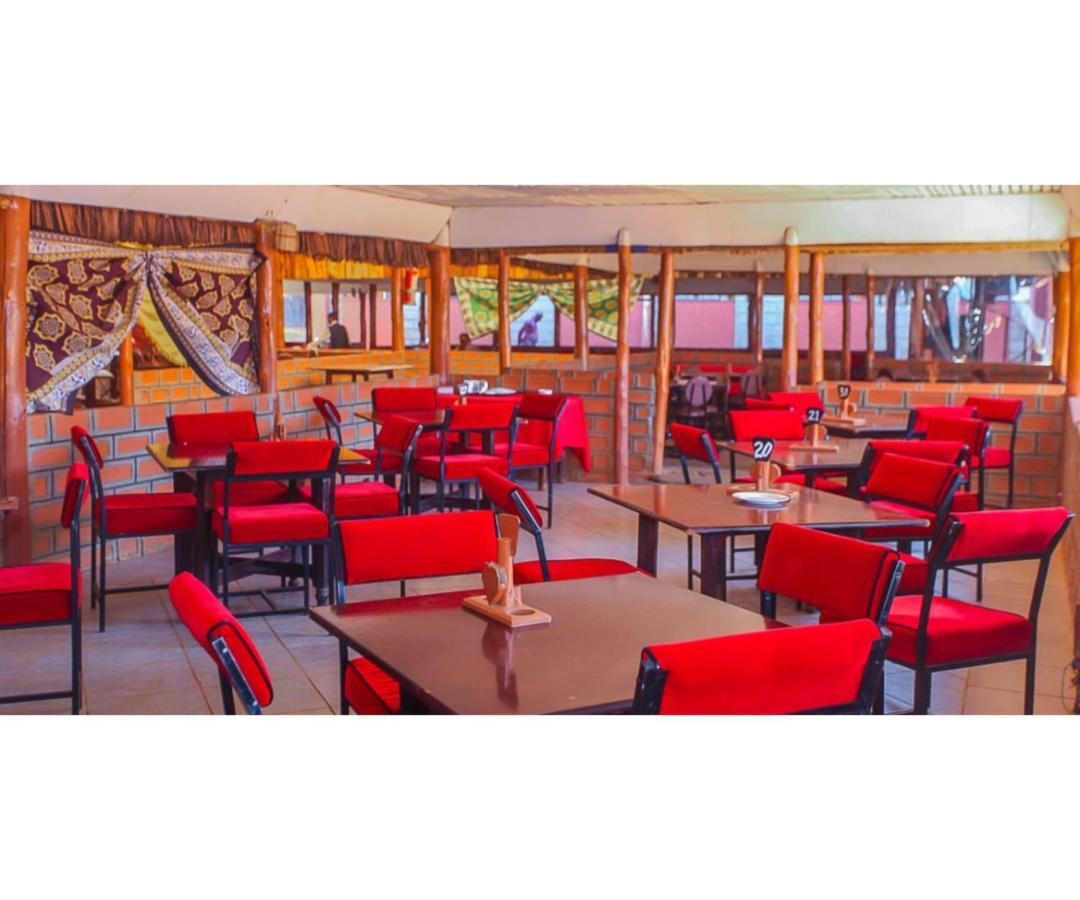 The Luke Hotel - Cravers Thika Buitenkant foto